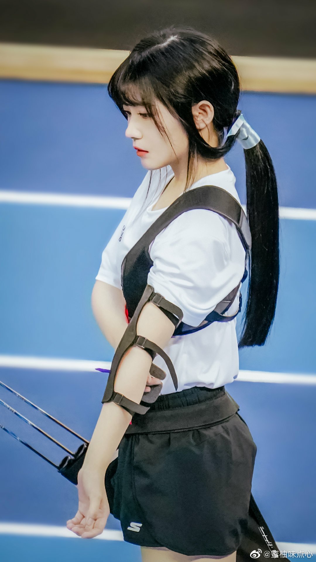 又發現射箭女神!場上「絕美仙氣側臉」吸目光 下一秒回眸甜笑「撞臉漫畫女主角」:想娶她 ❤️