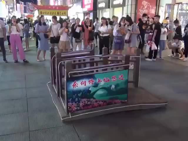 「孟婆」擺攤火爆全網！現場大排長龍只為喝一碗「孟婆湯」，網友嘗一口：配方我家也有
