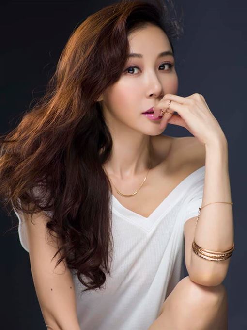 51歲蕭薔不婚原因曝光！10年初戀後遇不到良人「曾想替母沖喜」　透露「有曖昧對象」享受單身：自由可貴