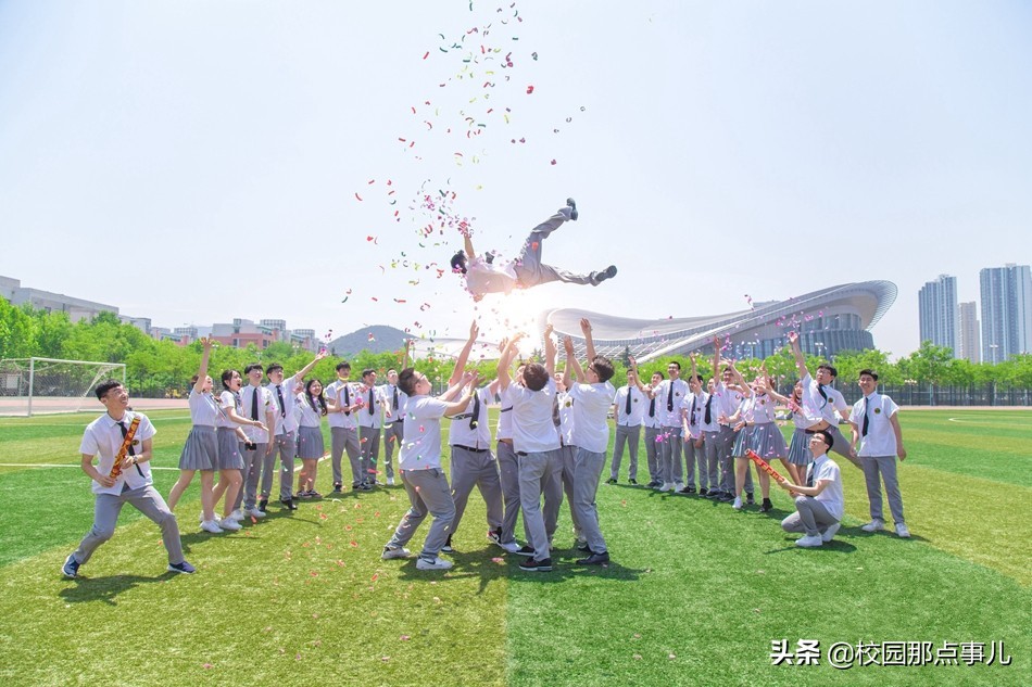 大學生輸慘了！幼稚園「最萌創意畢業照」大比拼　最強班級「全班化身26英文字母」網讚：最珍貴紀念