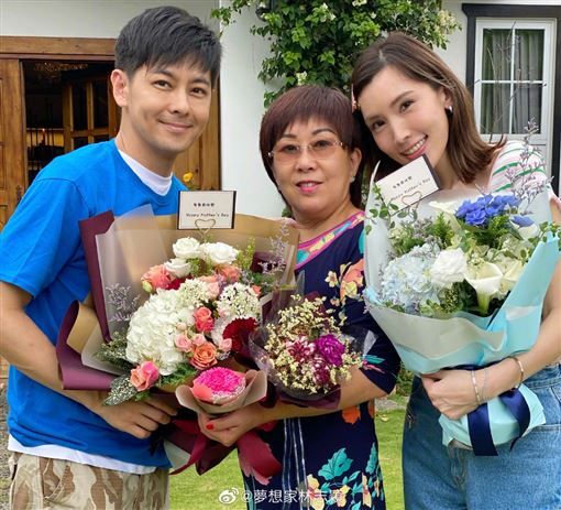為母則強！林志穎自曝「在客廳出生」母子熬40分鐘才獲救　媽媽淚憶「獨自生產動不了」：能活下來很幸運