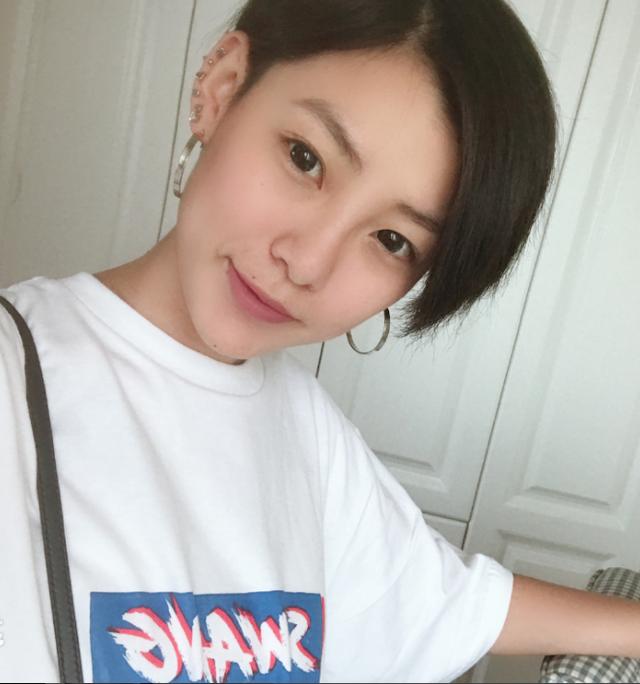 記得穿黑色婚紗的花臂新娘嗎？婚後形象大變「與老公相處」好甜蜜     卸下濃妝「嘟嘴賣萌」超清純