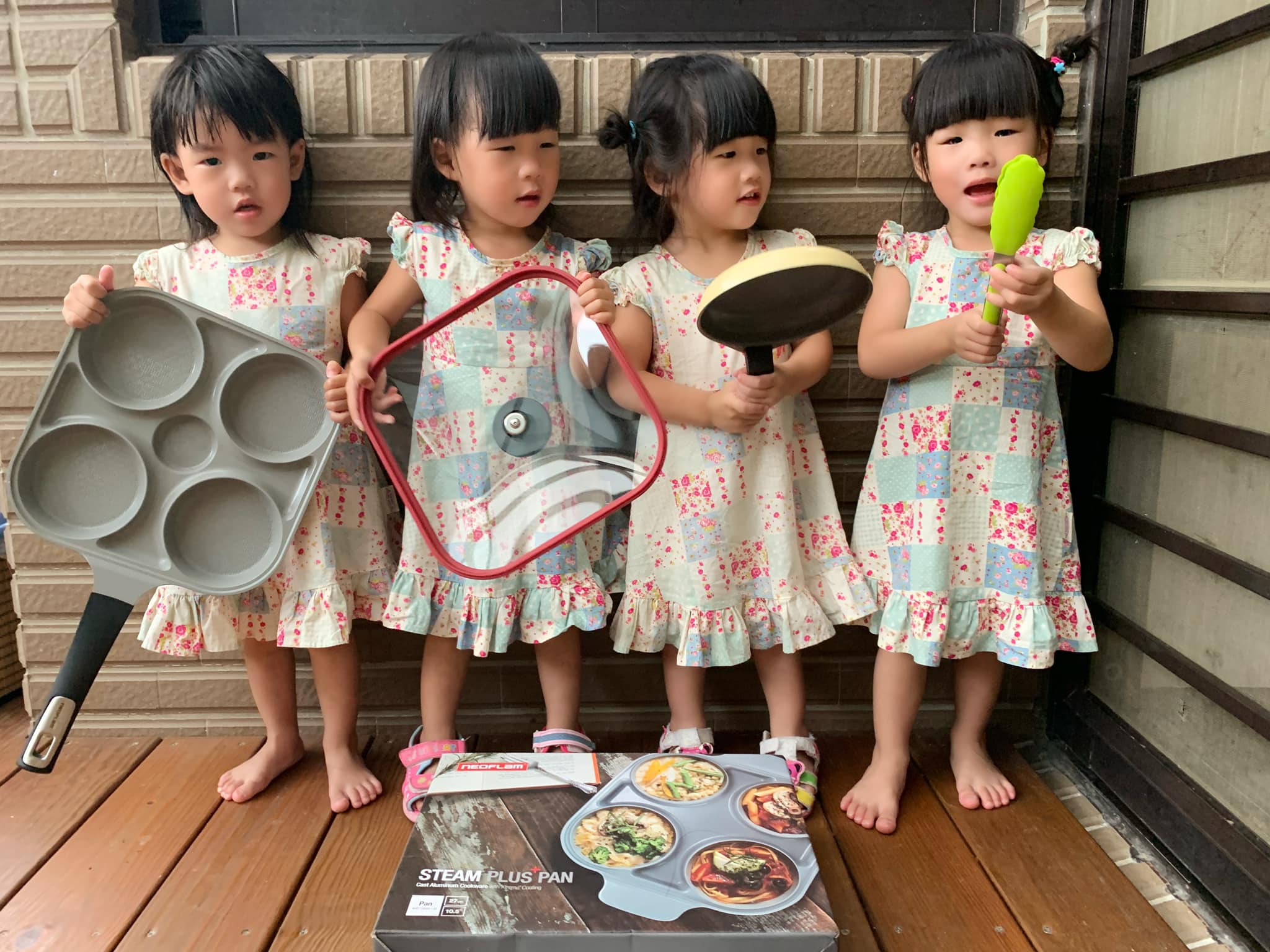 懷上四胞胎！醫生建議「拿掉其中2個」媽媽堅持全生：要我怎麼選？　如今一家六口超幸福「最謝老公神隊友」