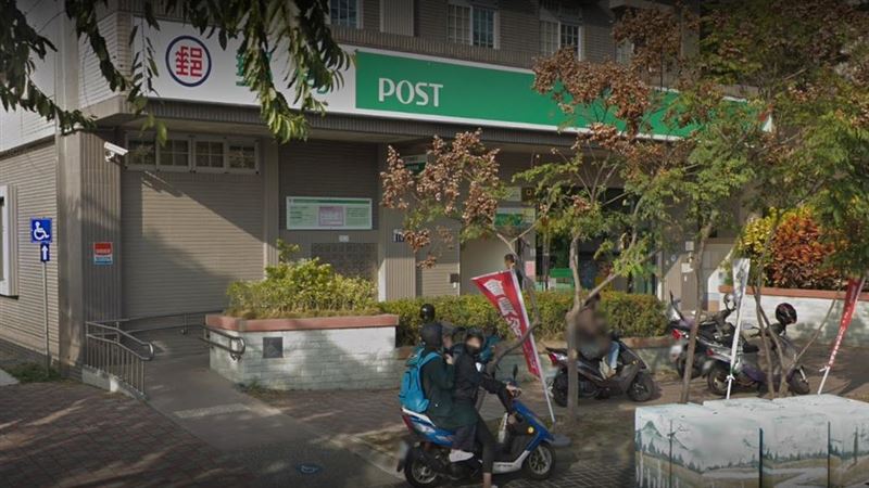 被騙了？台中父女「到郵局領800萬元」行員嚇到報警　不得已說出真相「警察霸氣護送他們」