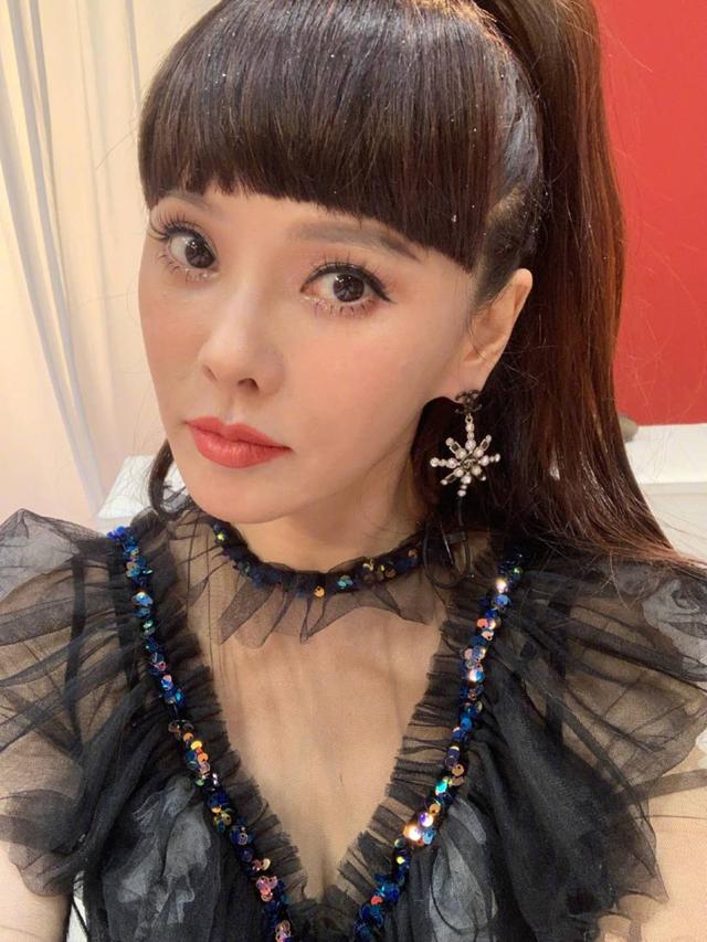 為進女團超拼！51歲伊能靜「1天瘦1斤」老公心疼勸退賽    走上台亮相「狀態好到爆」：簡直19歲少女