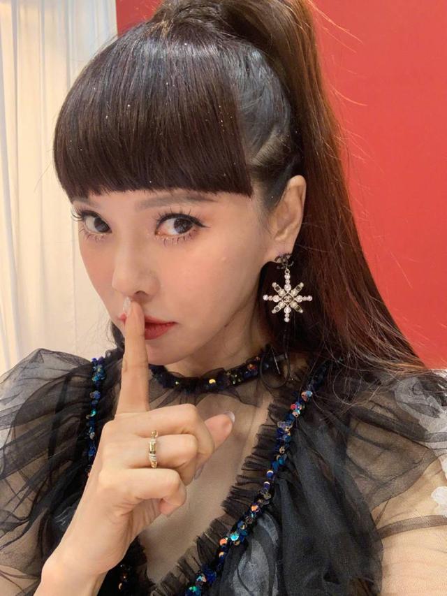 為進女團超拼！51歲伊能靜「1天瘦1斤」老公心疼勸退賽    走上台亮相「狀態好到爆」：簡直19歲少女