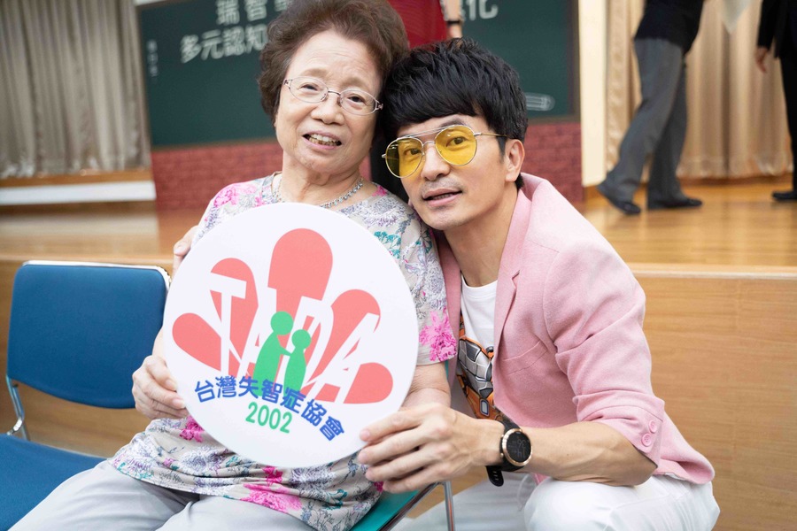 照顧家人陷兩難！唐從聖為81歲老母「數度崩潰想離開」　忍淚勸「早點送安養院」：對大家都好