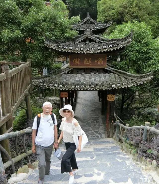 此生最愛的男人！陳法蓉「與父環遊世界」喊話：和你一起什麼都好　53歲「單身生活」超精彩