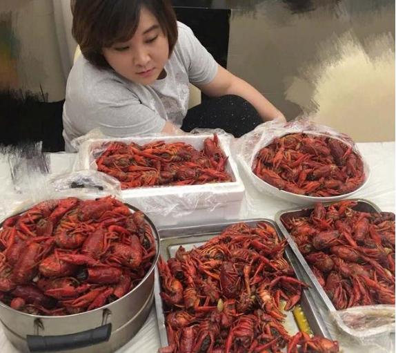 搬家賣豪宅！張衛健曝晚餐「滿桌菜看不到肉」簡樸度日　當年結婚「妻穿二手婚紗」泛淚謝她不離不棄