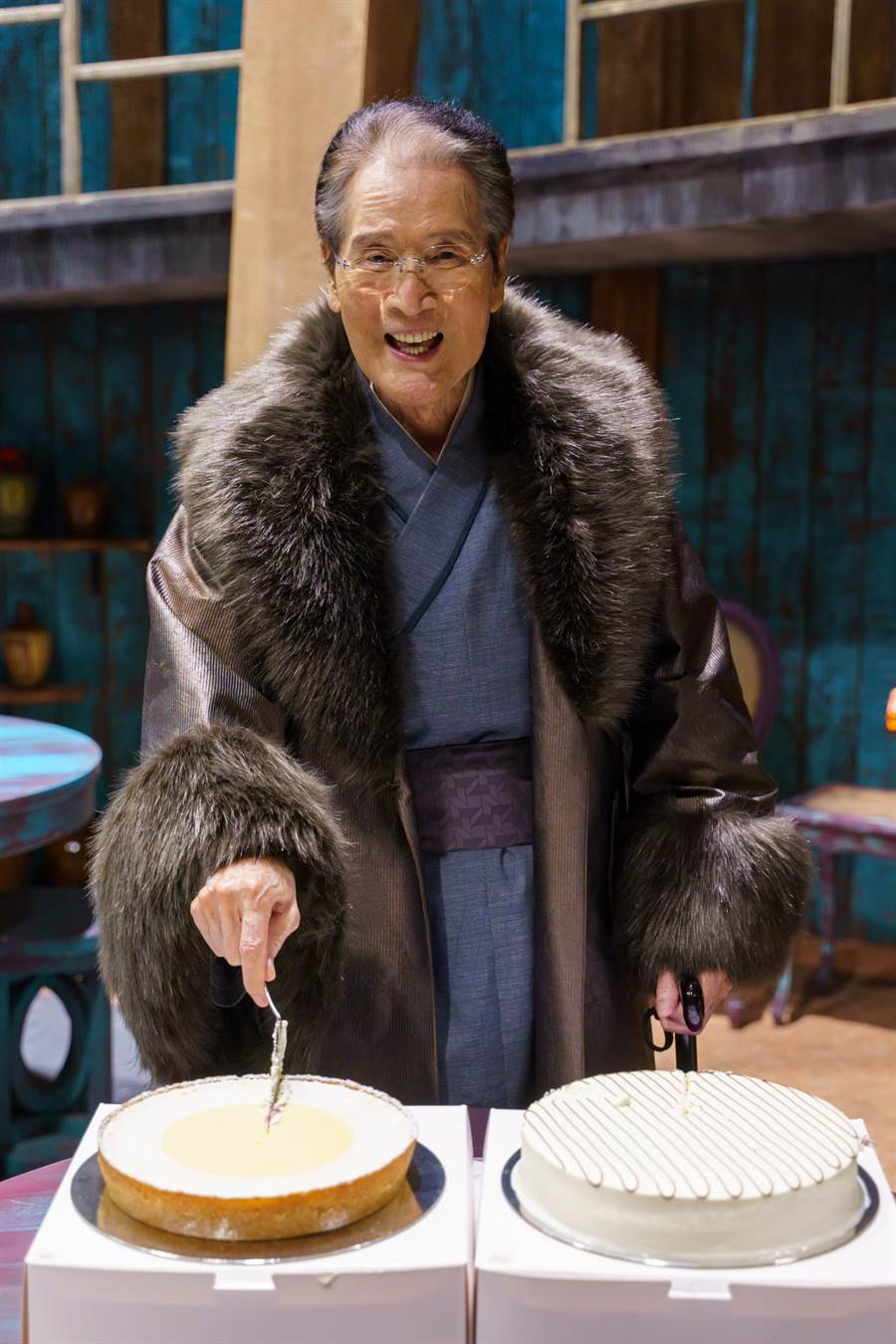 隔5年再復出！石英進劇組「興奮到睡不著覺」歡慶78歲生日　謝當年孝子「捐肝救父」：沒有他我無法活