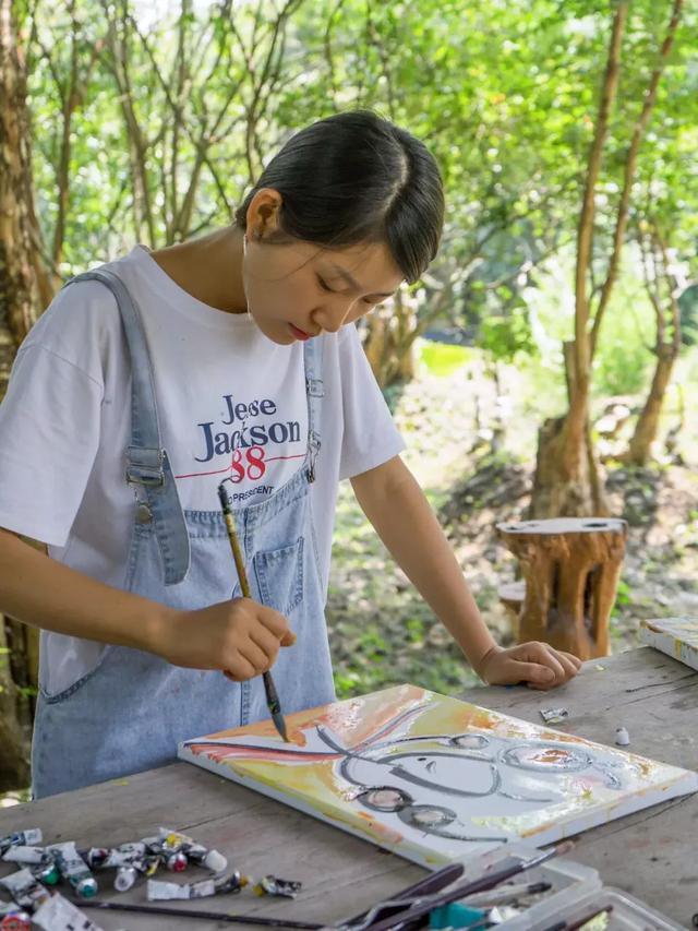 帶全家造房隱居！花20年「種植整片森林」改造農田　親手「蓋121坪房」養花餵鳥享愜意生活