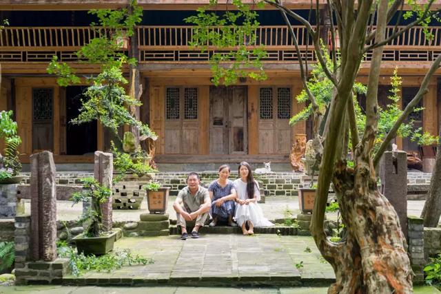 帶全家造房隱居！花20年「種植整片森林」改造農田　親手「蓋121坪房」養花餵鳥享愜意生活