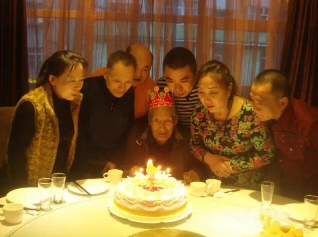 家和萬事興！97歲外婆「被6個兒女搶著養」　 一生銘記4大關鍵「個性決定命運」晚年安享天倫樂