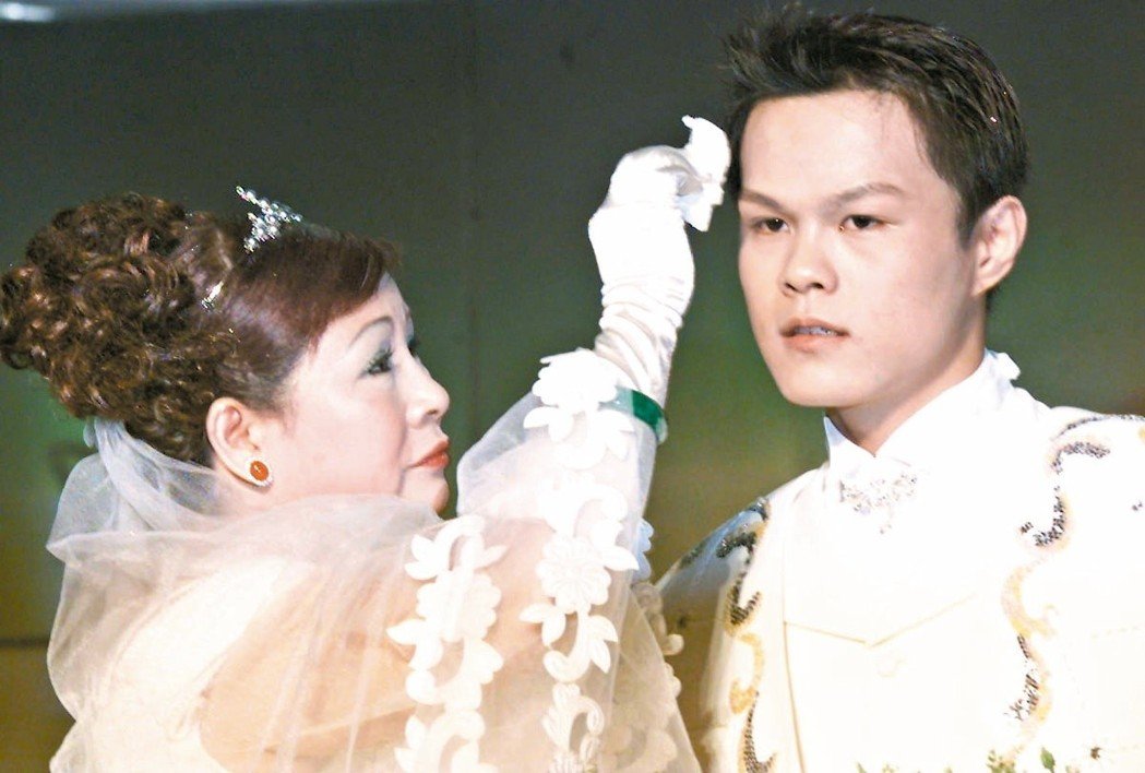 記得小鄭與莉莉嗎？當年「49歲嫁18歲老少配」不到一年就離婚　女方曝近況「受盡挫敗」：我還在贖罪