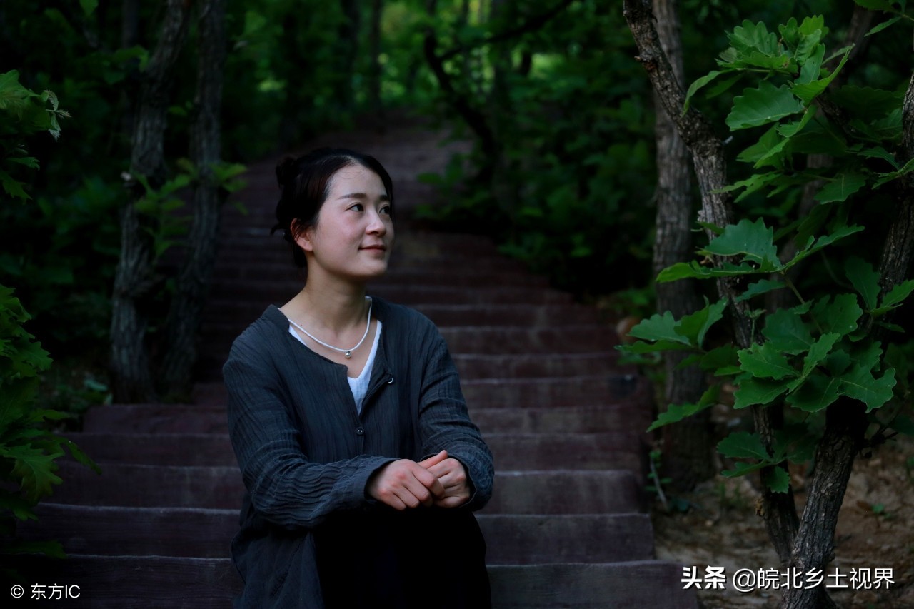 世事太紛擾！30歲女辭職「隱居1900年古寺」不問世事　種菜煮粥「漫步山林天人合一」愜意自在