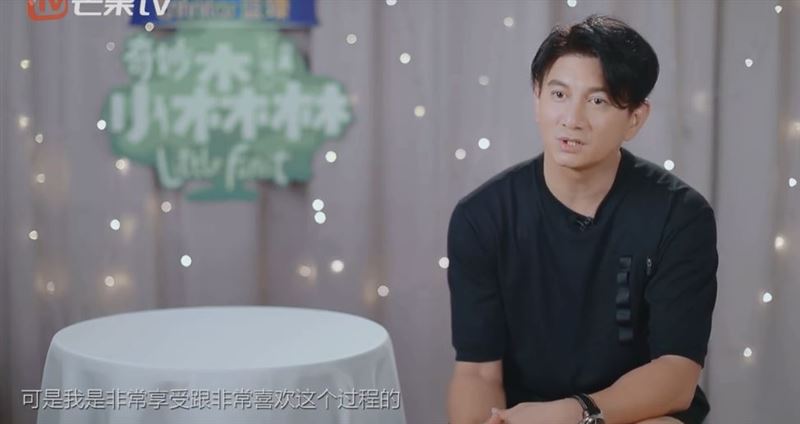 男神變奶爸！吳奇隆「自願在家帶孩子」讓老婆追求事業　被問是否生二胎「高EQ回答帥翻」網：嫁對人了