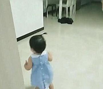 果真前世小情人！爸爸喝醉「趴馬桶呼呼大睡」媽媽生氣不管   2歲女兒接下來「貼心小舉動」暖哭全網
