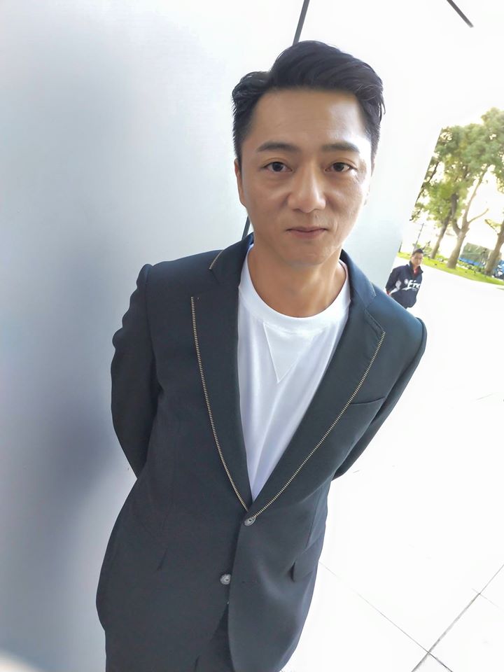 老婆比事業重要！40歲金鐘視帝「請長假為妻坐月子」　再砸50萬積蓄「送上人生最棒禮物」霸氣寵妻❤