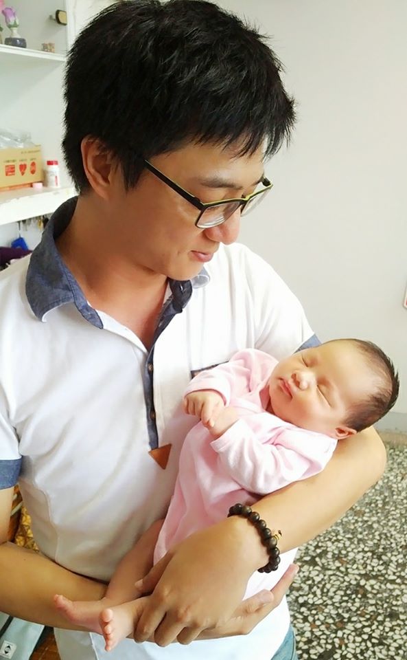老婆比事業重要！40歲金鐘視帝「請長假為妻坐月子」　再砸50萬積蓄「送上人生最棒禮物」霸氣寵妻❤
