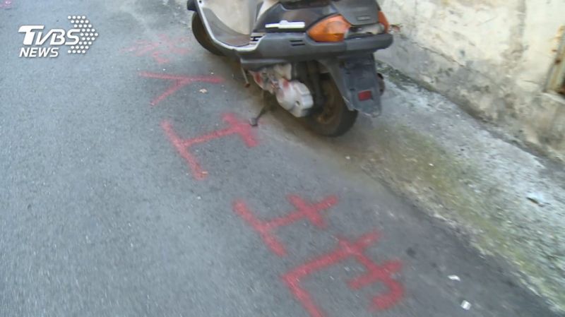 搬12塊護欄擋住！台中路霸「拿出財產證明」喊：整條路都我的　不聽勸「把鄰居告上法庭」判決出爐