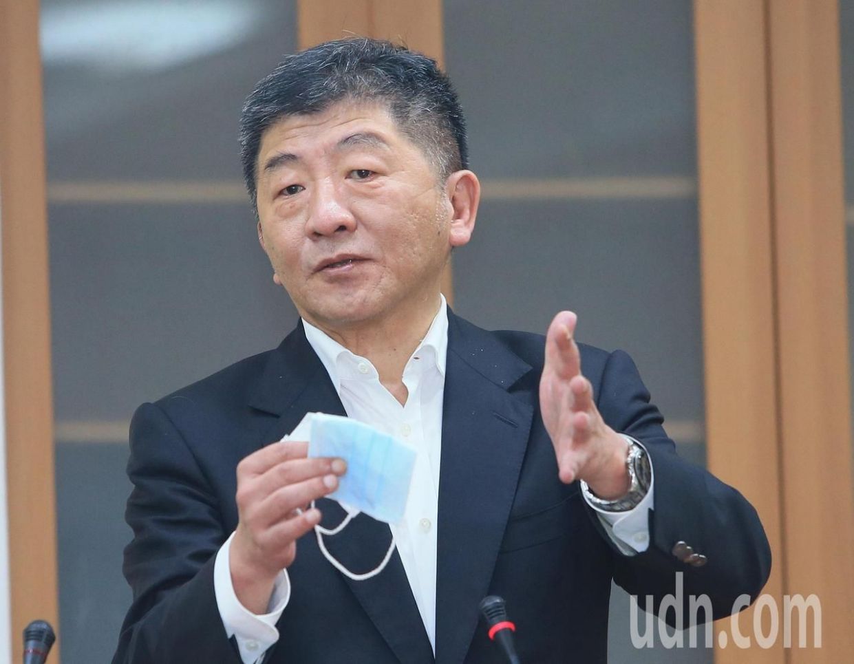 大賣場巧遇部長？他拍照分享「嬰兒版陳時中」皺眉表情神還原　本人也靦腆認證「他比較好看啦」