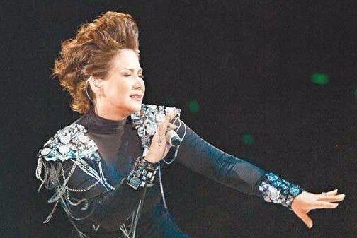 「鐵肺天后」甄妮！守寡4年生下一女被罵「不守婦道」，女兒長大後樣貌神似亡夫：我從沒忘記你
