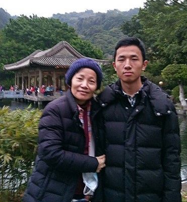 建中生獨自照顧重症母「天天凌晨煮粥」自學按摩　苦讀考台大「想就近照顧媽媽」獲頒總統獎：孝順只是基本