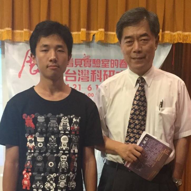 建中生獨自照顧重症母「天天凌晨煮粥」自學按摩　苦讀考台大「想就近照顧媽媽」獲頒總統獎：孝順只是基本