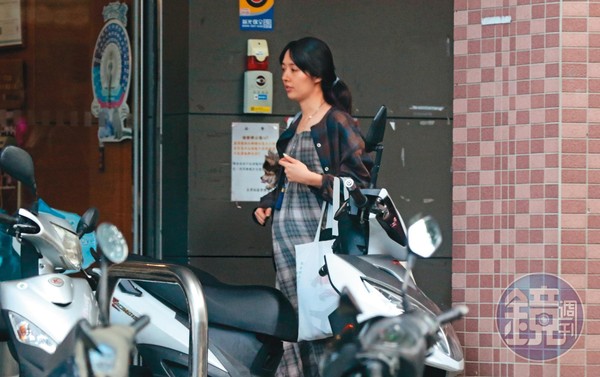 剛嫁豪門9個月！郭碧婷驚傳有喜「挺6個月孕肚上街」　身邊人曝「懷上金孫也沒名分」婆婆回應了