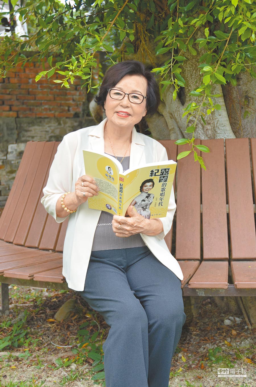 一生最痛！紀露霞淚曝「尋失智尪2年」卻等到噩耗：不敢唱《望你早歸》　80歲學會堅強「當作家談夫妻情」看開過往