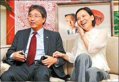 唱紅台北的天空！昔歌壇女神淡出嫁美國「54歲高齡喜獲愛子」現況曝光　「老公身分不簡單」驚是華人之光