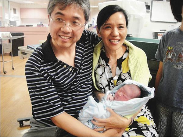 唱紅台北的天空！昔歌壇女神淡出嫁美國「54歲高齡喜獲愛子」現況曝光　「老公身分不簡單」驚是華人之光
