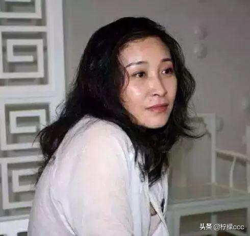 姊妺闖天下！歌后那英「親姐多年背後支持」兩人性格大不同　外表凍齡溫婉淑慧「被妹妹心上人告白」