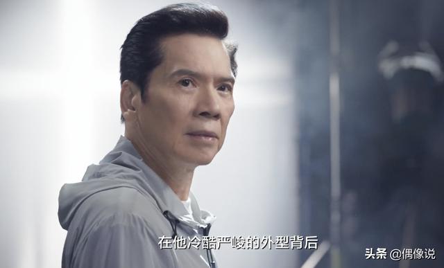 親自出馬！71歲向華強罕現身「為兒免費拍廣告」　兩人默契十足「向太讚父愛偉大」感恩老公還健康