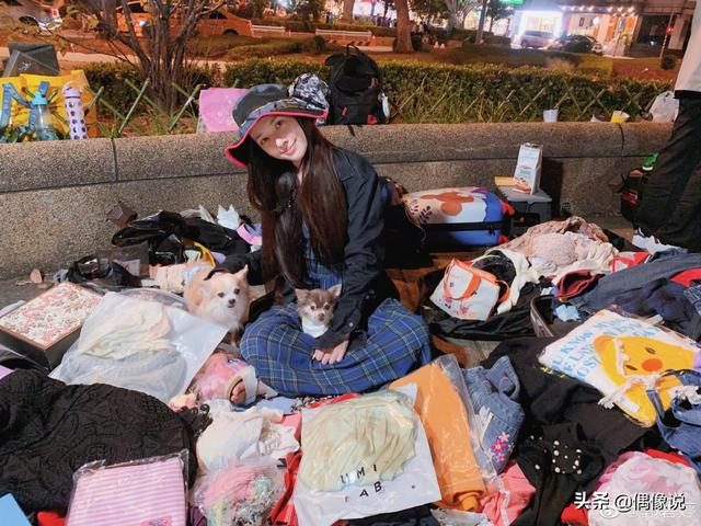 親自出馬！71歲向華強罕現身「為兒免費拍廣告」　兩人默契十足「向太讚父愛偉大」感恩老公還健康