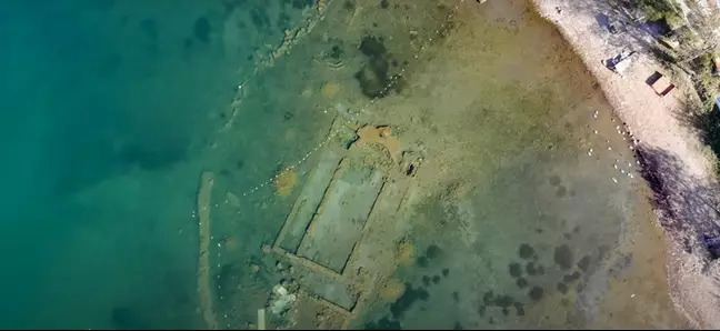 水面變清澈！湖底浮現「1600年古老教堂」畫面超壯觀　絕美歷史遺跡「就在自家隔壁」當地人超驚喜
