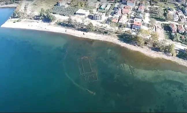 水面變清澈！湖底浮現「1600年古老教堂」畫面超壯觀　絕美歷史遺跡「就在自家隔壁」當地人超驚喜