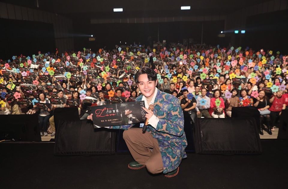 演藝圈孝子！許富凱憶「帶父搭人生第一次飛機」孝親行程曝光　為父深情告白「想再跟兒出國」一切都值了