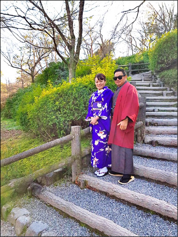 演藝圈孝子！許富凱憶「帶父搭人生第一次飛機」孝親行程曝光　為父深情告白「想再跟兒出國」一切都值了