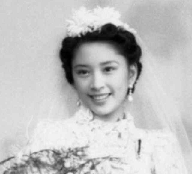 女子為名利「27歲嫁76歲軍官」被丈夫體貼感動　細心照顧晚年「放棄所有遺產」夫走後剃度出家