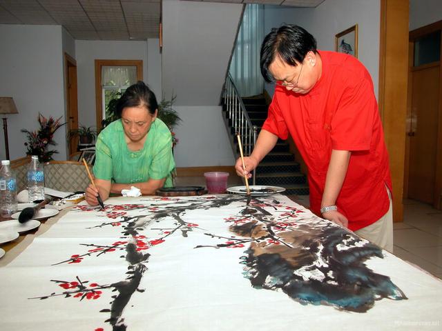 女子為名利「27歲嫁76歲軍官」被丈夫體貼感動　細心照顧晚年「放棄所有遺產」夫走後剃度出家