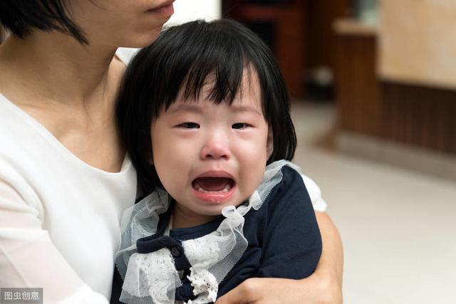 你媽媽是掃垃圾的！放學路上偶見「清潔工媽媽」被同學看不起     10歲女兒「霸氣回嗆」當場暖哭媽媽