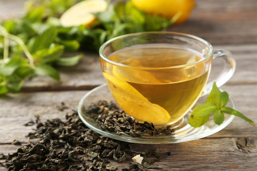 「每週4杯茶」25年後大腦不退化！研究顯示「腦袋老得慢」認知能力高一半：60歲後更明顯
