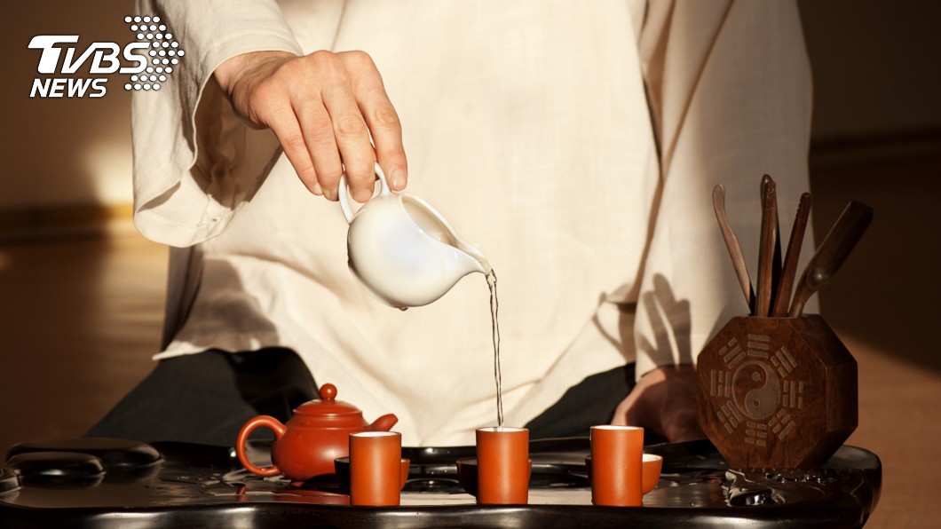 「每週4杯茶」25年後大腦不退化！研究顯示「腦袋老得慢」認知能力高一半：60歲後更明顯