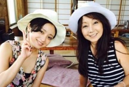 初戀變繼父！她3歲出道12歲成影后「 愛人被生母半路攔截」   38歲二婚憑「超凍齡顏值再次爆红」走出泥潭