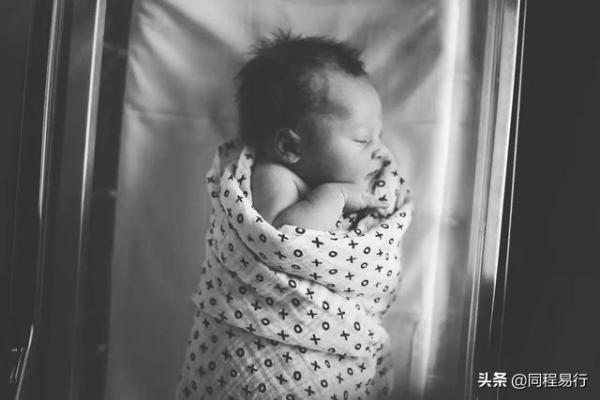 天生藍眼睛被棄！美國夫婦好心收養卻收到「健康警告」   用愛呵護「活成萬人羨慕的模樣」全網淚讃