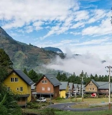 不用跑日本！台版合掌村「42棟繽紛小木屋」隱身絕美山林　雲霧繚繞「宛如置身仙境」網讚：此生必去