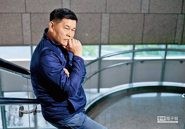 澎恰恰「打電話繫親子情25年」憾未能盡孝失智母　好想媽媽卻「僅找到一張合照」苦勸及時行孝