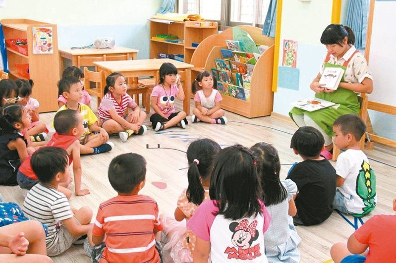 以為3歲兒子很乖！被老師投訴「假裝上廁所跑出去玩」媽媽笑翻　見老公反應「突然懂了」：都怪你啦