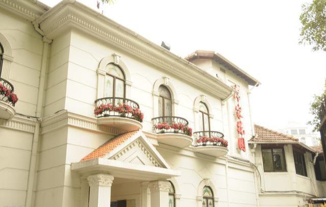 豪門千金「不顧反對嫁窮小子」自掏腰包貼聘金　耗盡積蓄支持「夫成大企業家」晚年恩愛享福：感謝我曾吃軟飯